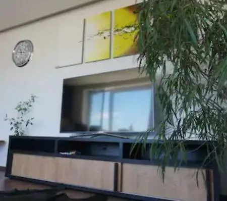 Apartments- Stilvolles 95 Qm Mit Balkon Und Parkplatz Aψβούργη