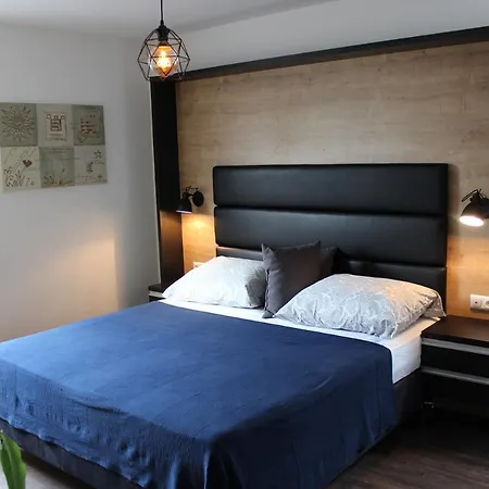 Apartments- Stilvolles 95 Qm Mit Balkon Und Parkplatz Διαμέρισμα Aψβούργη